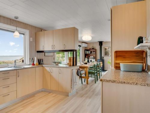 Konyha, Holiday Home Brunetta - 200m to the fjord by Interhome in Sillerslev