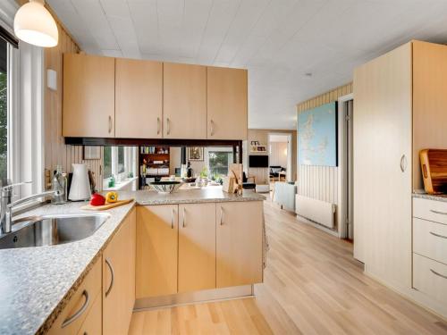 Konyha, Holiday Home Brunetta - 200m to the fjord by Interhome in Sillerslev