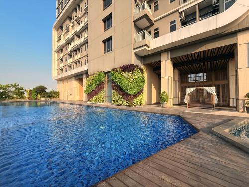 Swimming pool, Apartement Springwood By LiviRooms Tangerang in Pinang