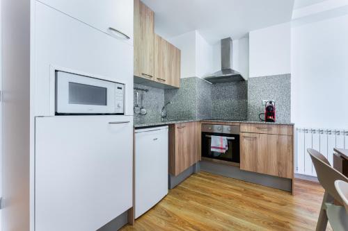 Barthe Holidays I Bonito apartamento con vistas en Arinsal 6PAX a pie de pistas, parking gratis I Ri in Arinsal