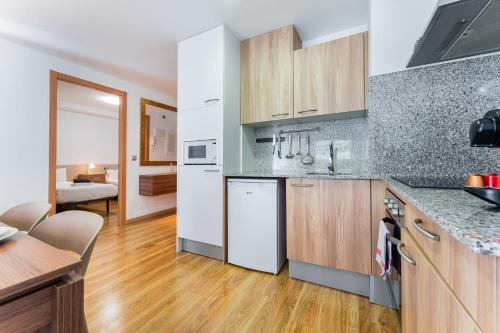 Barthe Holidays I Bonito apartamento con vistas en Arinsal 6PAX a pie de pistas, parking gratis I Ri in Arinsal