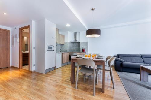 Barthe Holidays I Bonito apartamento con vistas en Arinsal 6PAX a pie de pistas, parking gratis I Ri in Arinsal