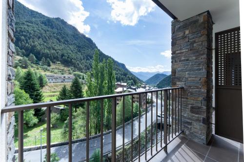 Barthe Holidays I Bonito apartamento con vistas en Arinsal 6PAX a pie de pistas, parking gratis I Ri in Arinsal