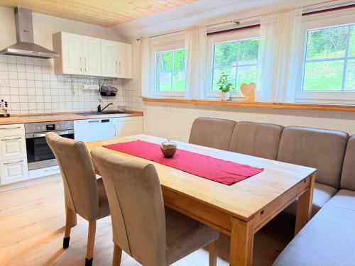 2 bedrooms, 4 beds