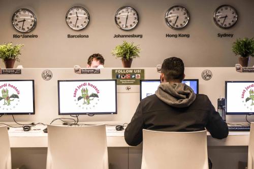 Sant Jordi Hostels Sagrada Familia - image 3