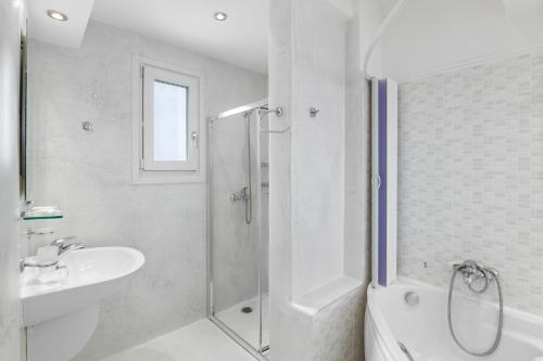 Double or twin room, sea view