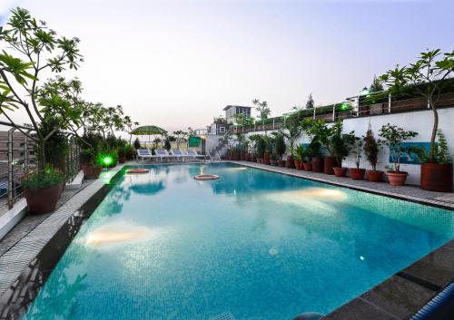 Swimmingpool, Hotel Taj Resorts in Agra