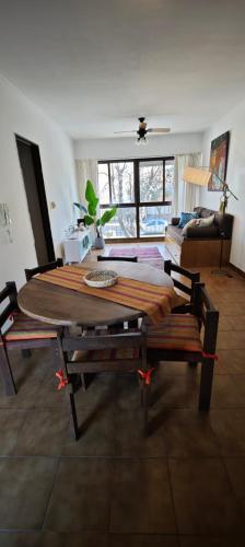 Alojamiento Temporal - Departamento con 3 Dormitorios y Conchera - Avenida 25 y 35
