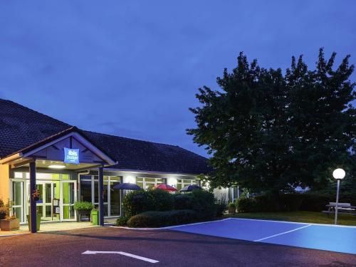 Ibis Budget Versailles Coignieres Hotel de charme La Maison Blanche