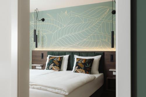 1 king bed, 1 sofa bed