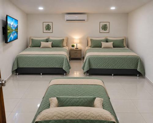 2 queen beds, 1 twin bed