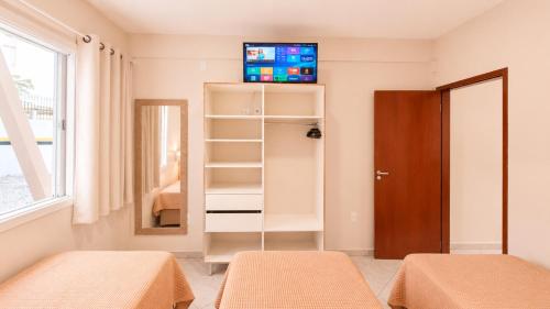 2 bedrooms, 5 beds