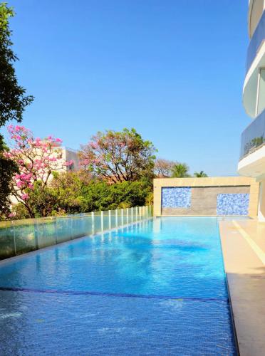 Mirador Las Américas - Piscina y vista a la ciudad