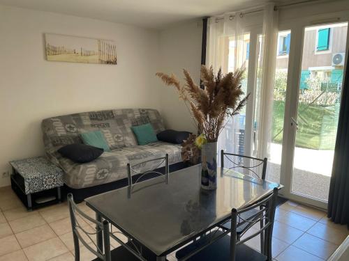 Joli T2 cosy appartement avec jardin 600 m Torreilles Plage et avec une grande piscine commune et une petite pour les enfants - Location saisonnière - Torreilles