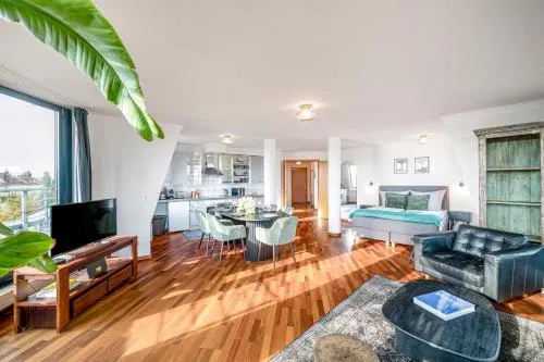 The Danziger, 2 unique roof top units in PrenzlauerBerg, group & family friendly, from 2 up to 7 Guests in Berlin, Deutschland