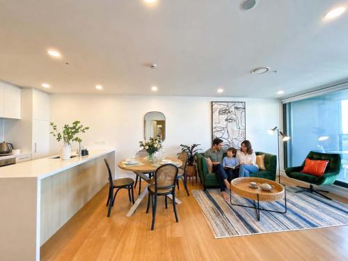 Designed Penthouse 2Bed & 2Bath with SkyTower View on Queen St, Auckland