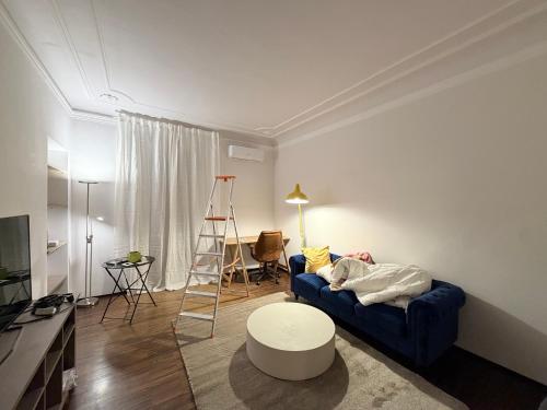 Classic Milanese Home with Balcony & City Views