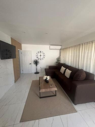 Luxe Suite at Hunny Bay Beach Front Resort in พริออรี