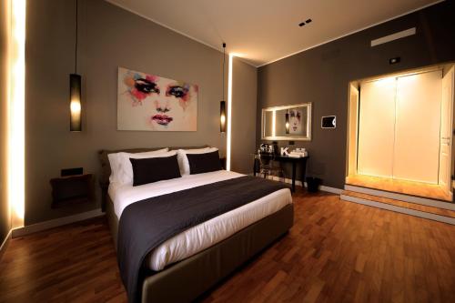 K Rooms, Rom
