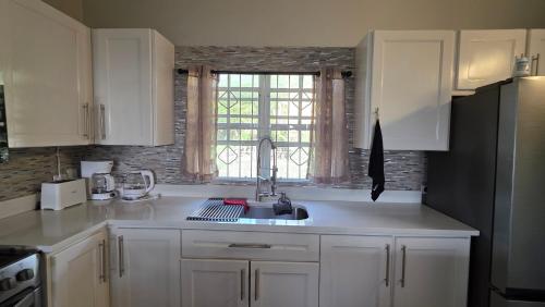 Cedar Grove 2BR Hillview Retreat in Ogees
