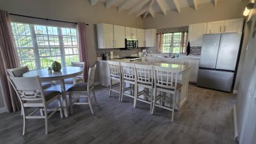 Cedar Grove 2BR Hillview Retreat in Ogees