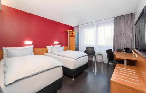 2 twin beds