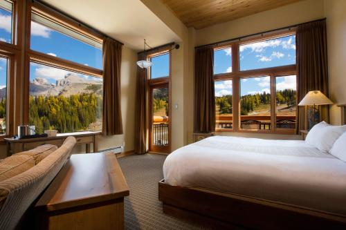 Exterior view of Sunshine Mountain Lodge