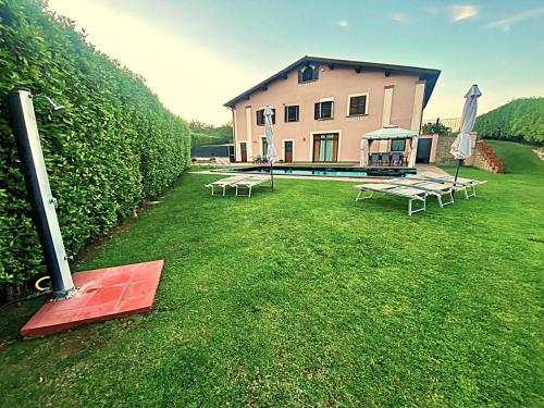 2 bedrooms, 5 beds