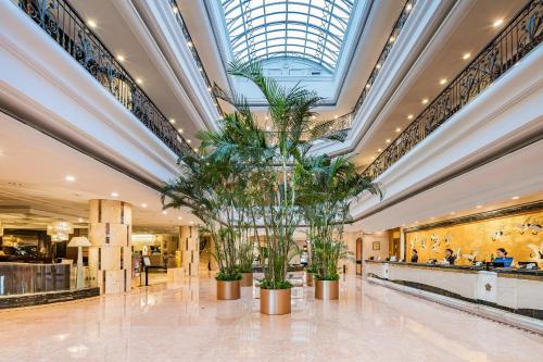 Lobby, Beijing Xinyuan Hotel in West Railway Station