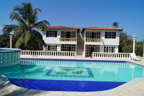 3 bedrooms, 7 beds