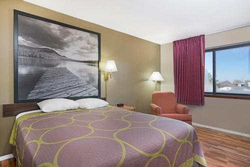 Super 8 by Wyndham Marshall MN - image 8