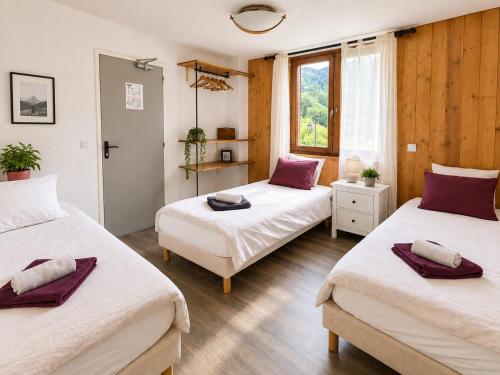 3 twin beds