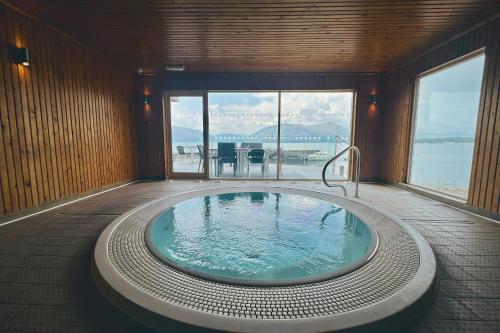 Holly Tree Hotel, Swimming Pool & Hot Tub Hotel de charme Appin