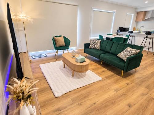 Cozy Private Ensuite - Cobblebank Railway Station in Melton South