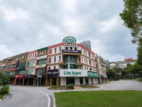Swing & Pillows - Kota Damansara in 哥打白沙罗