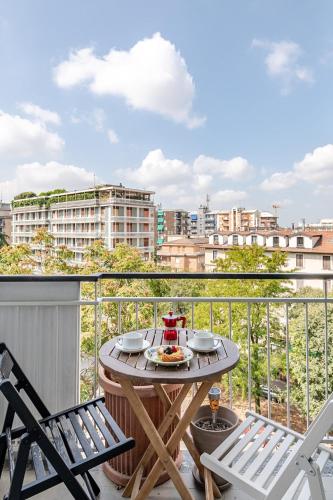 Spacious Apartment - M4 to Duomo - Free Garage