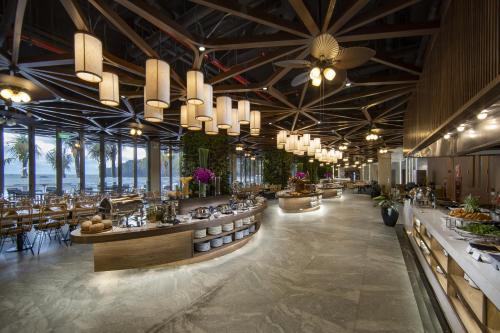 Restauracja, Vela Cat Ba Beach Resort - Flamingo Sea & Sand in Wyspa Cat Ba
