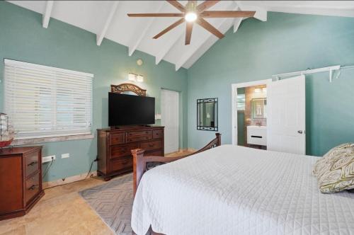 Paradise Palms STX Luxury 3BR Waterfront Villa in St. Croix