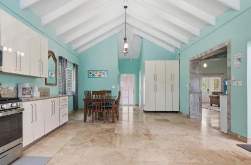 Paradise Palms STX Luxury 3BR Waterfront Villa in St. Croix