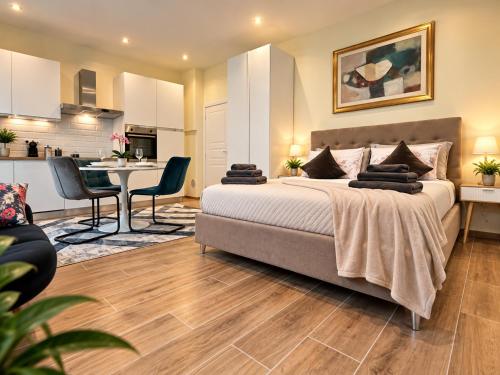 Valverde Apartments and Room