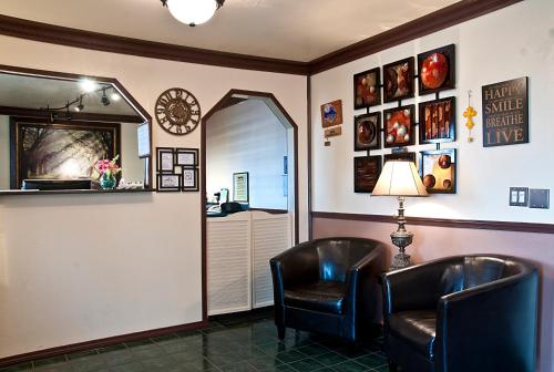 Regency Inn Eureka Springs - 로비