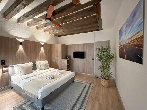 Charming Studio Heart of the Marais by Melvane