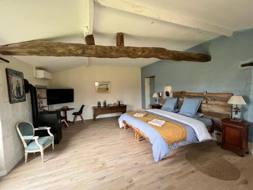 Chambre 35 m2 spacieuse calme avec piscine Sud Charente