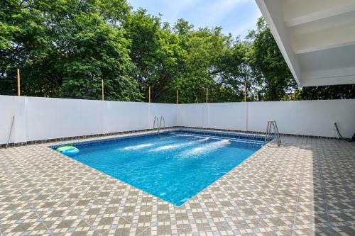 Swimming pool, Sunlux Villa in Pondicherry - Chennai ECR Road