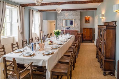 Sleeps 21 Private spa Winter weekends available in Blaenffos