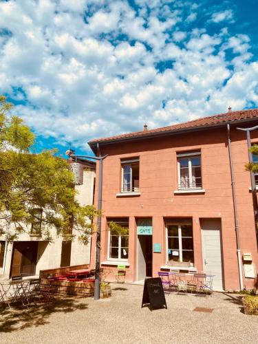 La Maison Rouge - Backpacker Hostel