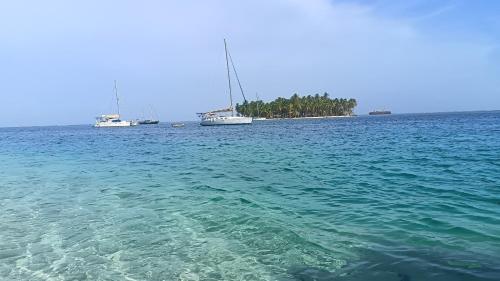 Strand, Velero Akan tours in Burunga