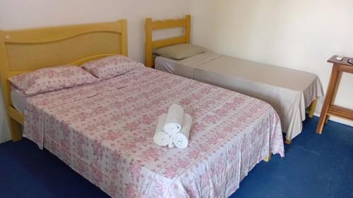 1 double bed, 1 twin bed