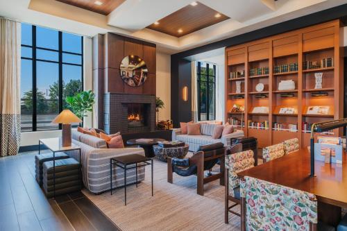 Lobby, Hotel Longmont in Longmont (CO)