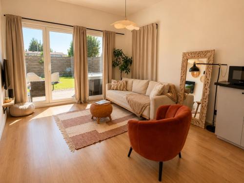  Cozy wellness family house with private garden & jacuzzi & sauna between Amsterdam Haarlem and Schiphol Airport in Vijfhuizen